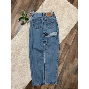 Vintage Levi's 550 Size 6 M Distressed High Waisted Relaxed Tapered Leg Jeans